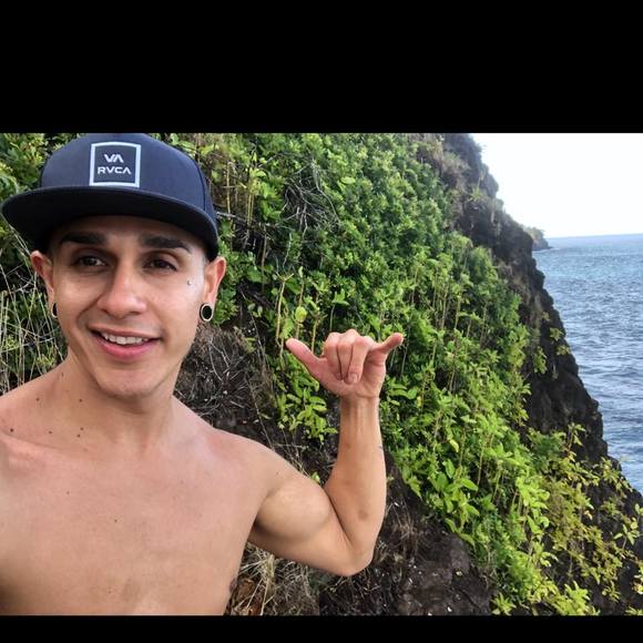 Meet your Posher, Julian - Picture 1 of 1